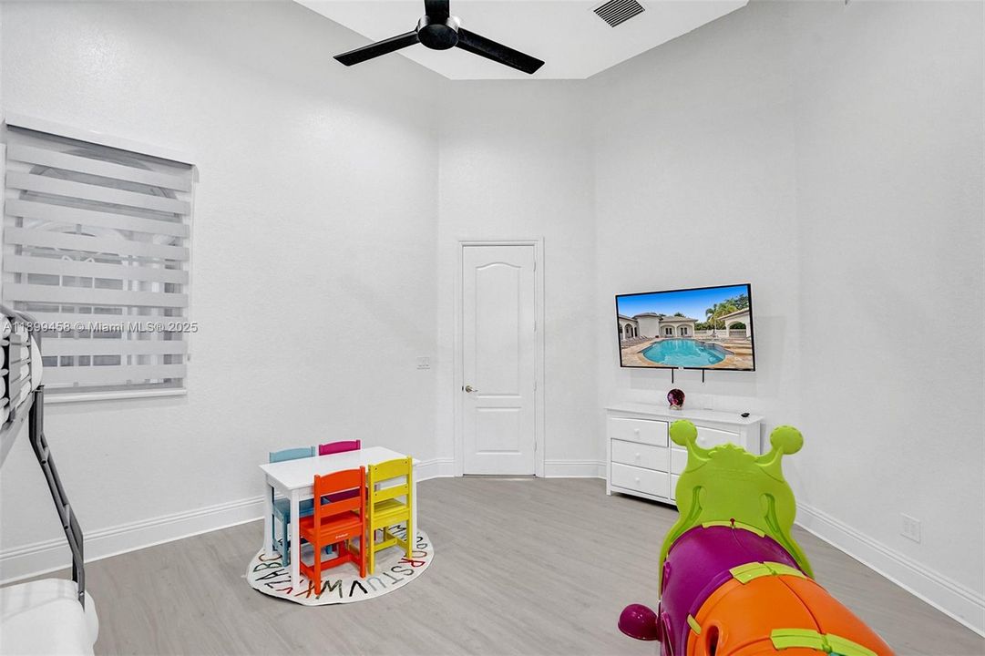 For Sale: $2,795,000 (9 beds, 7 baths, 5613 Square Feet)