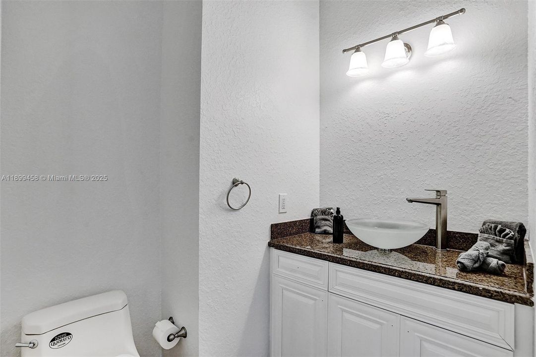 For Sale: $2,795,000 (9 beds, 7 baths, 5613 Square Feet)