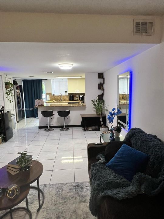 На продажу: $370,000 (2 спален, 2 ванн, 1160 Квадратных фут)