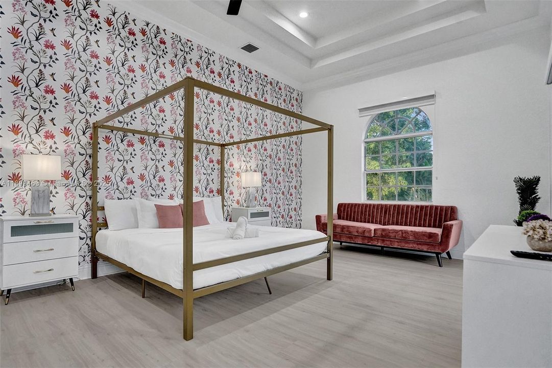 出租: $21,995 (9 贝兹, 7 浴室, 5613 平方英尺)