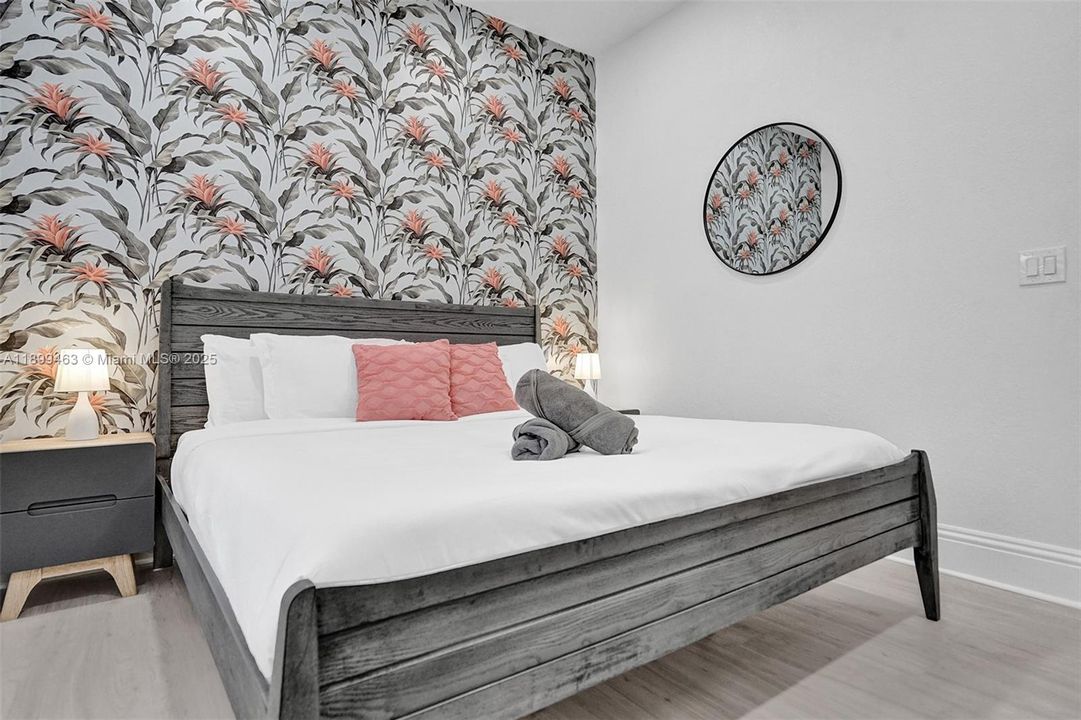 出租: $21,995 (9 贝兹, 7 浴室, 5613 平方英尺)