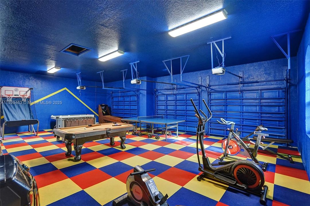 出租: $21,995 (9 贝兹, 7 浴室, 5613 平方英尺)