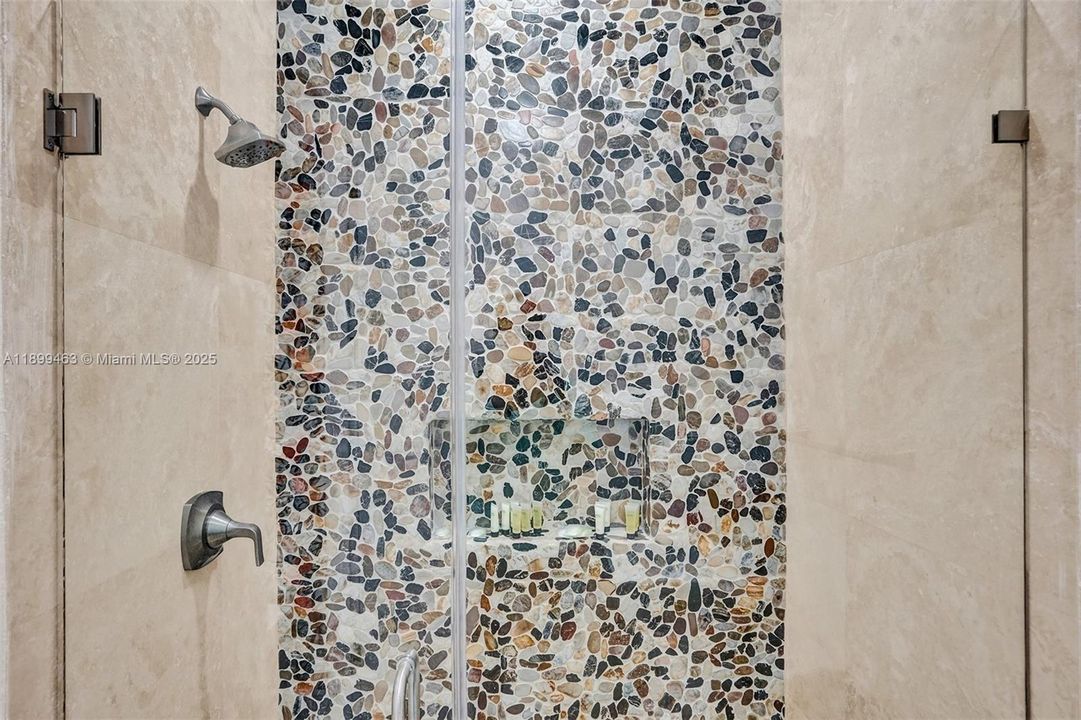 出租: $21,995 (9 贝兹, 7 浴室, 5613 平方英尺)