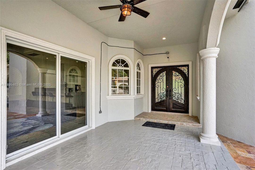 出租: $21,995 (9 贝兹, 7 浴室, 5613 平方英尺)