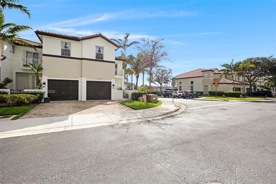 For Sale: $737,000 (3 beds, 2 baths, 2245 Square Feet)