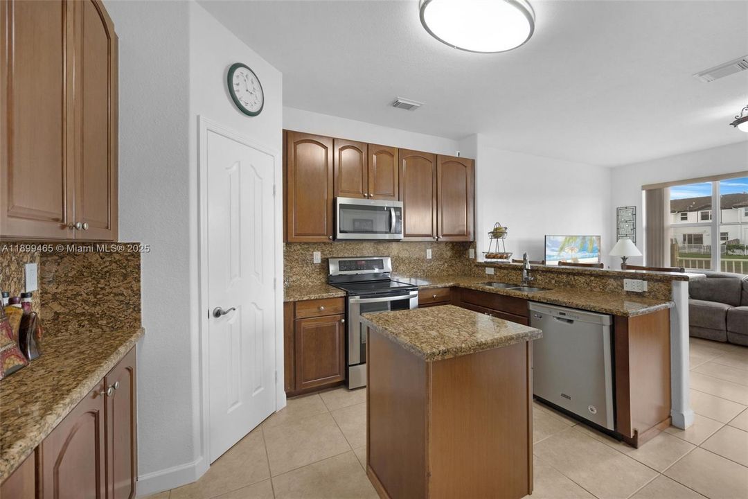 For Sale: $737,000 (3 beds, 2 baths, 2245 Square Feet)