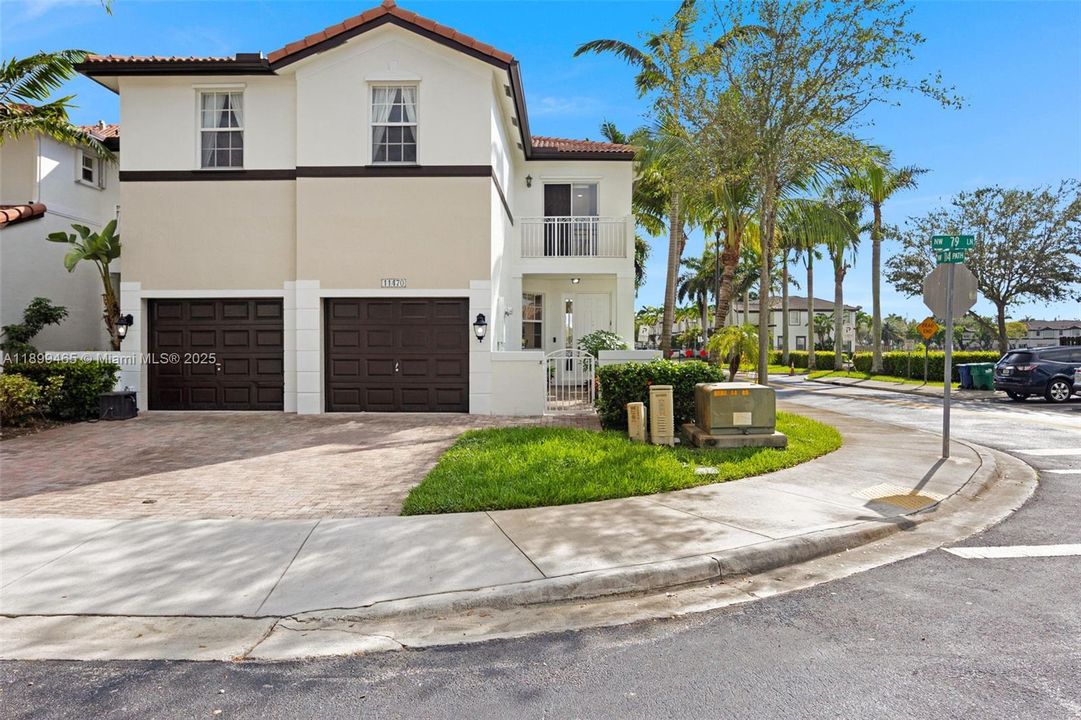 For Sale: $737,000 (3 beds, 2 baths, 2245 Square Feet)