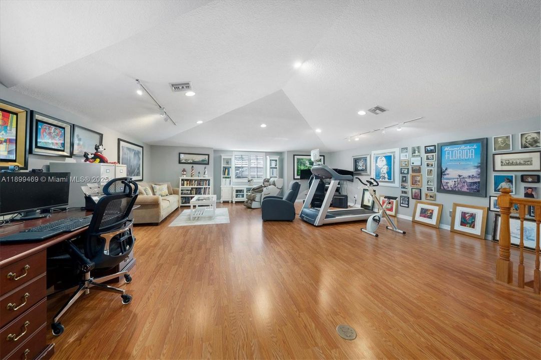 For Sale: $1,240,000 (4 beds, 3 baths, 3853 Square Feet)