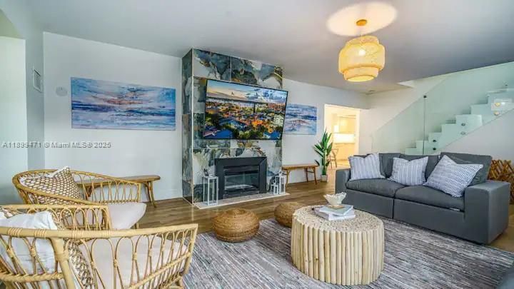 待售: $3,395,000 (6 贝兹, 4 浴室, 2814 平方英尺)