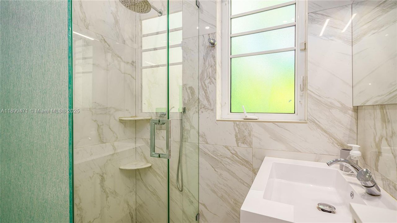 待售: $3,395,000 (6 贝兹, 4 浴室, 2814 平方英尺)