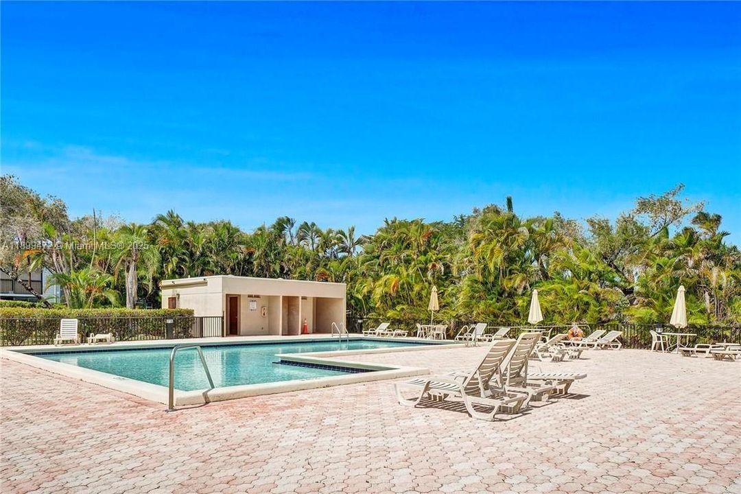 待售: $185,000 (2 贝兹, 2 浴室, 1170 平方英尺)