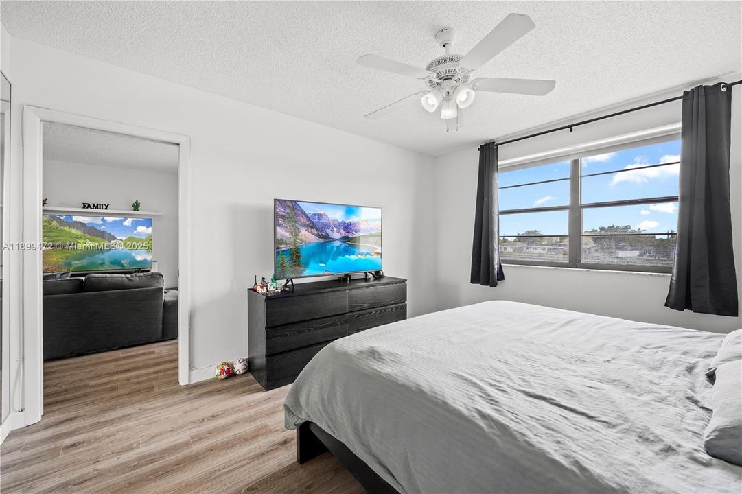 待售: $185,000 (2 贝兹, 2 浴室, 1170 平方英尺)