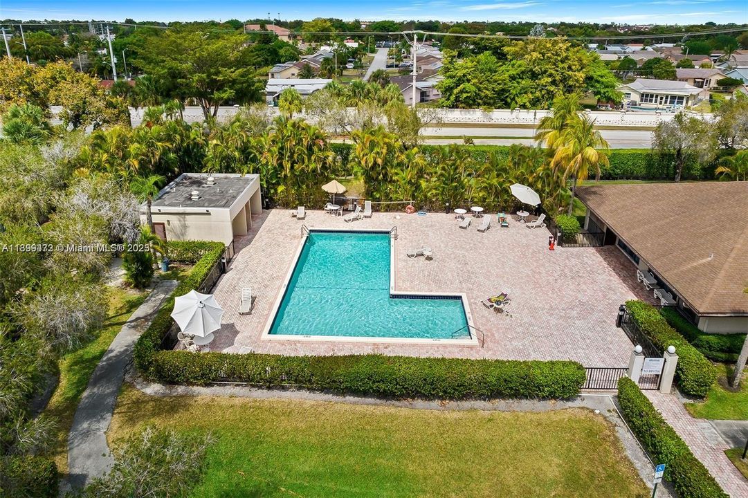 待售: $185,000 (2 贝兹, 2 浴室, 1170 平方英尺)