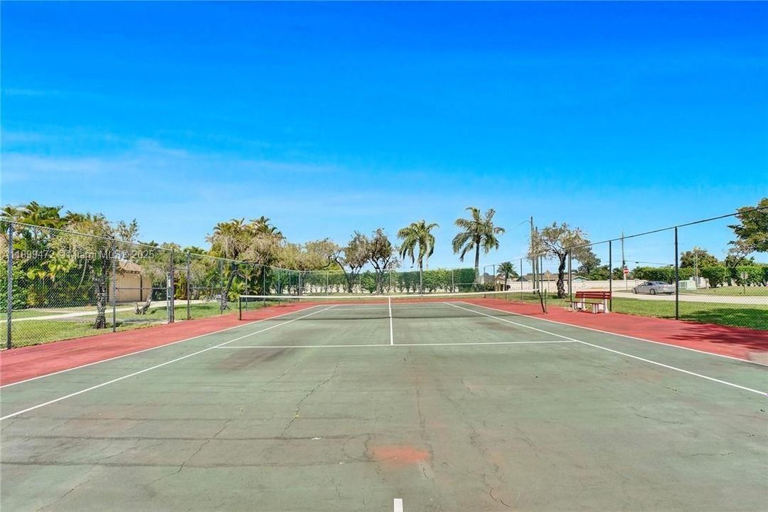 待售: $185,000 (2 贝兹, 2 浴室, 1170 平方英尺)