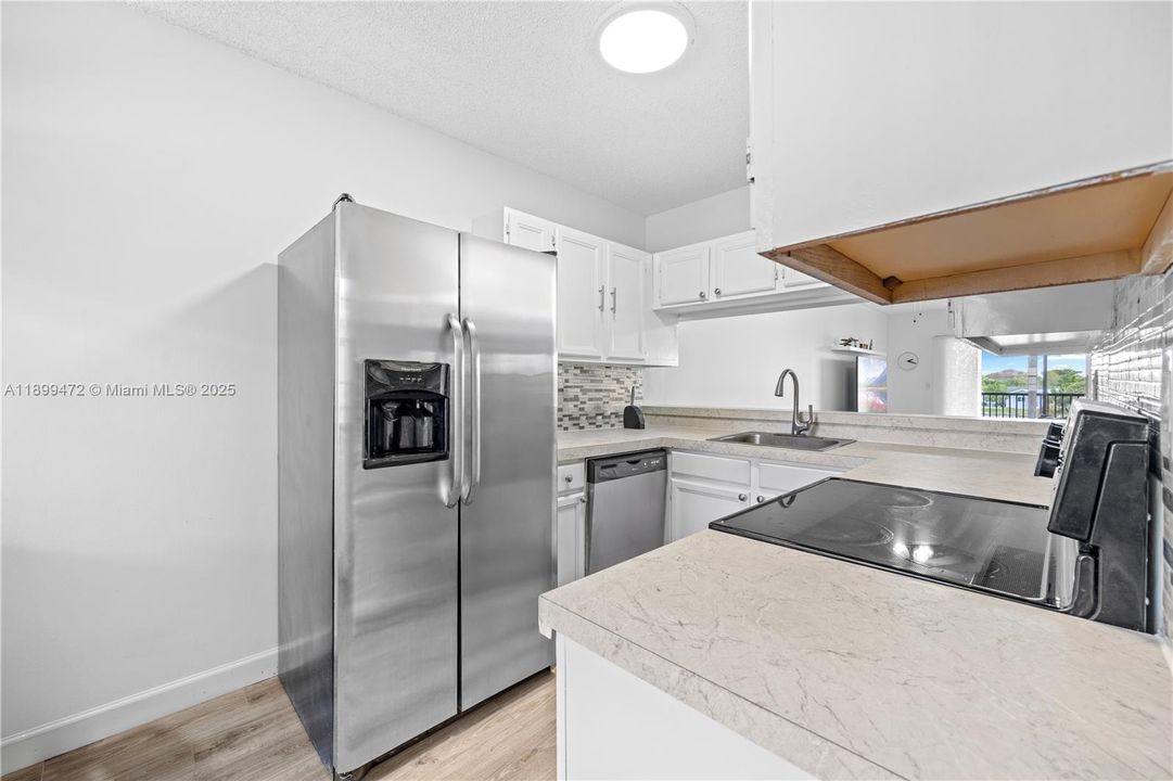 待售: $185,000 (2 贝兹, 2 浴室, 1170 平方英尺)