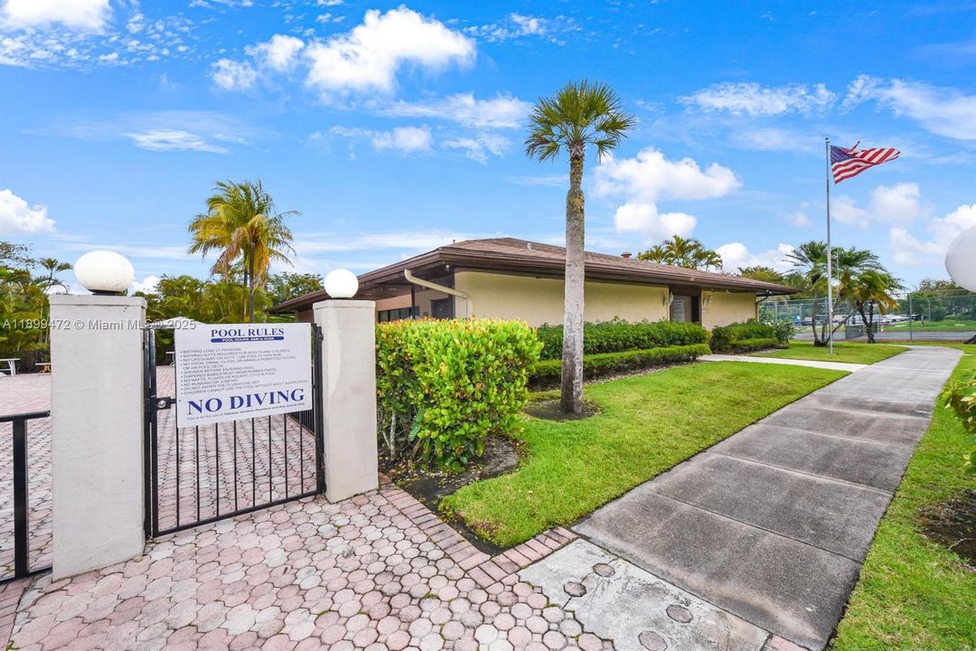 待售: $185,000 (2 贝兹, 2 浴室, 1170 平方英尺)