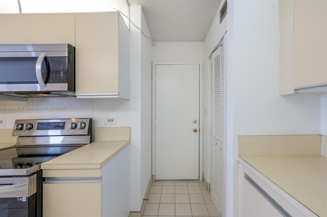 For Rent: $3,750 (2 beds, 2 baths, 1660 Square Feet)