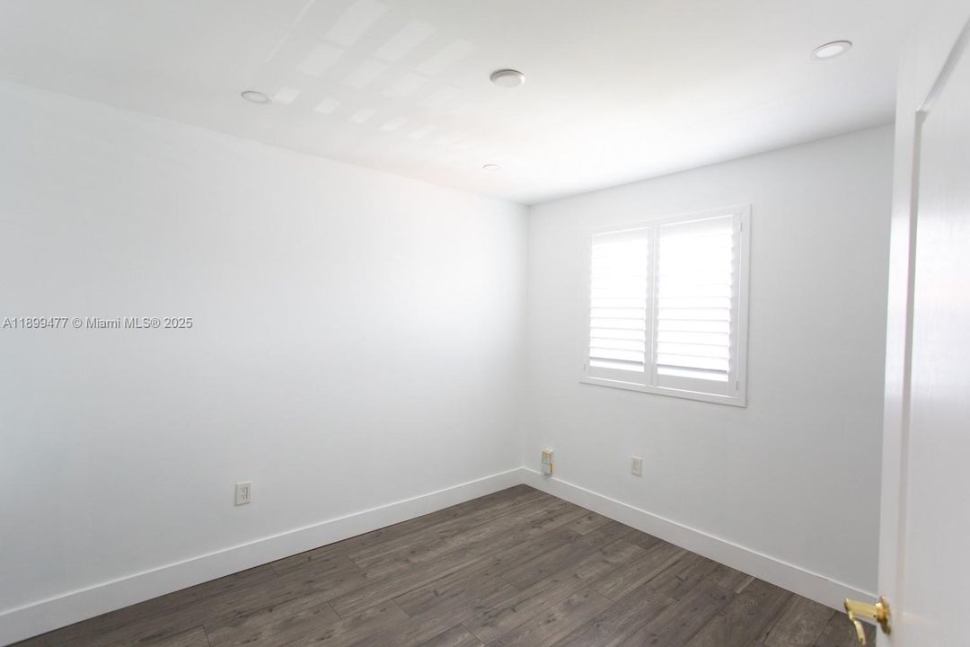 出租: $3,200 (3 贝兹, 2 浴室, 1558 平方英尺)