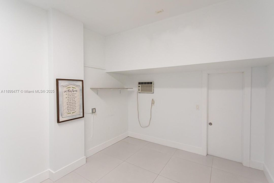 出租: $3,200 (3 贝兹, 2 浴室, 1558 平方英尺)