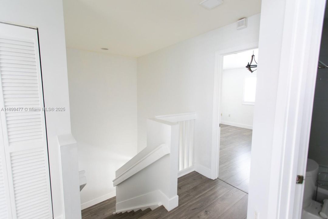 出租: $3,200 (3 贝兹, 2 浴室, 1558 平方英尺)