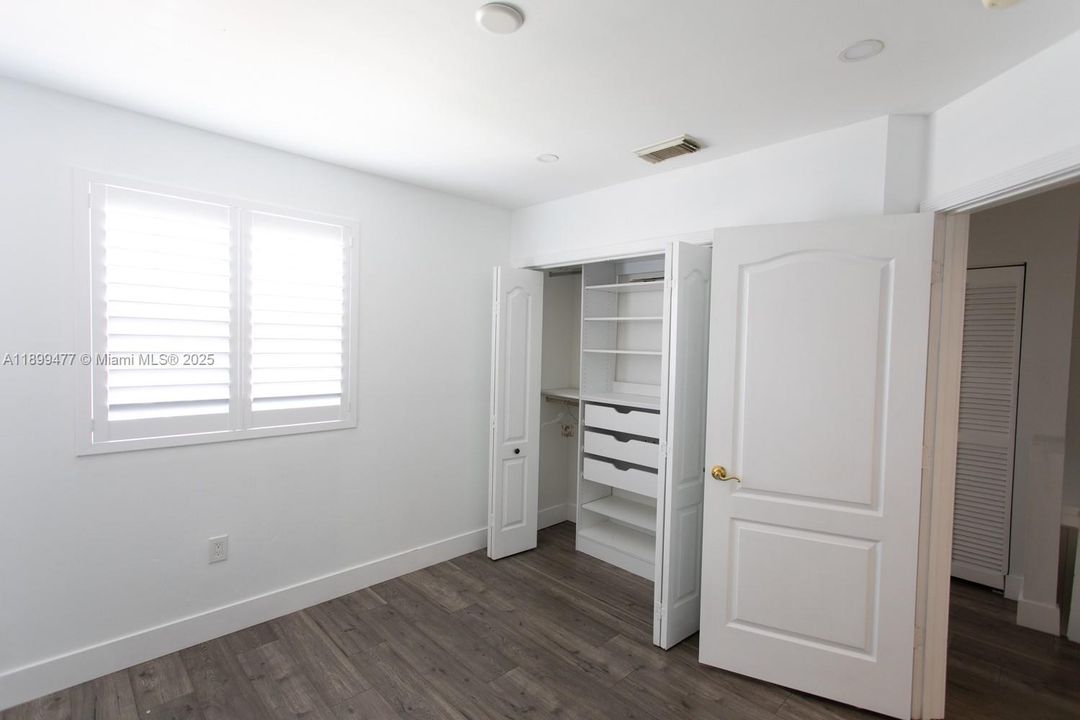 出租: $3,200 (3 贝兹, 2 浴室, 1558 平方英尺)