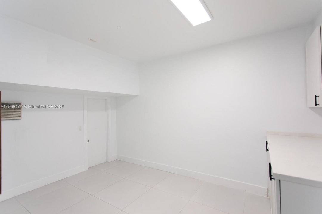 出租: $3,200 (3 贝兹, 2 浴室, 1558 平方英尺)