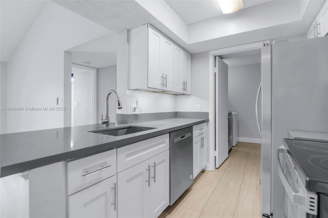 Recently Rented: $2,300 (2 beds, 2 baths, 1030 Square Feet)