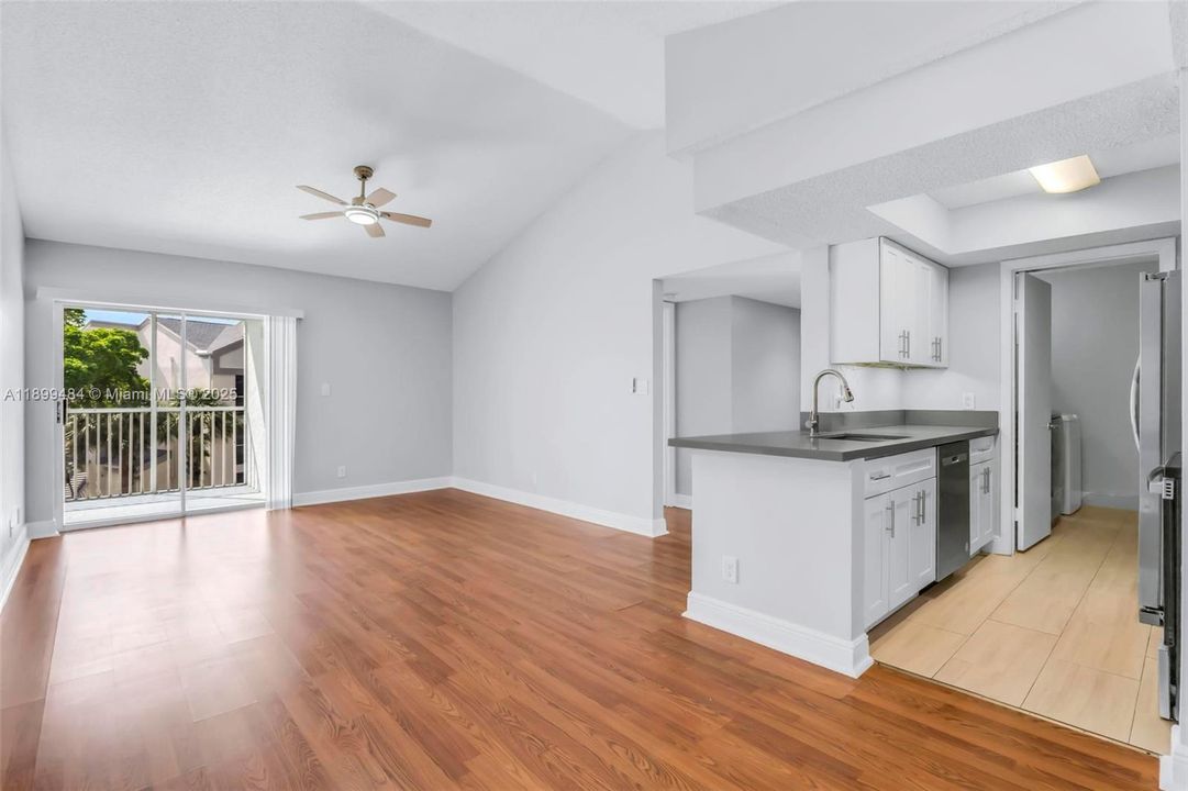 Recently Rented: $2,300 (2 beds, 2 baths, 1030 Square Feet)