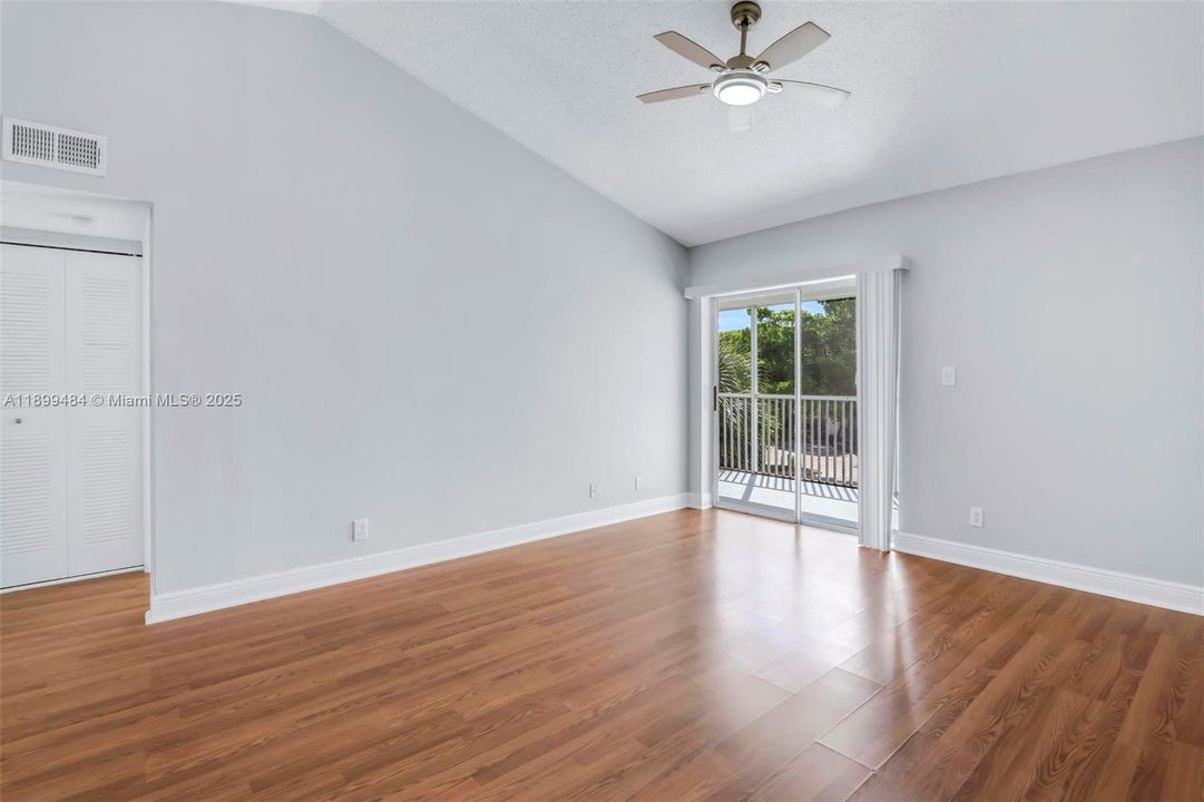 Recently Rented: $2,300 (2 beds, 2 baths, 1030 Square Feet)