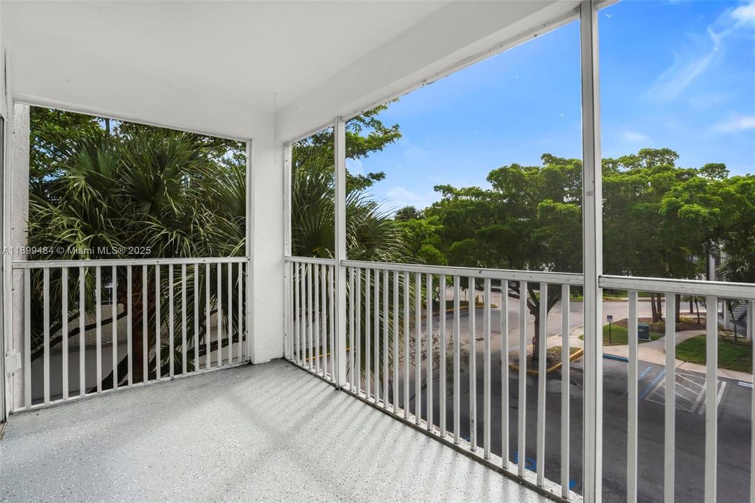 Recently Rented: $2,300 (2 beds, 2 baths, 1030 Square Feet)