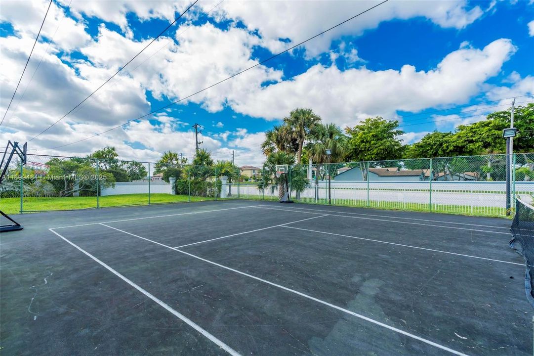 Recently Rented: $2,300 (2 beds, 2 baths, 1030 Square Feet)