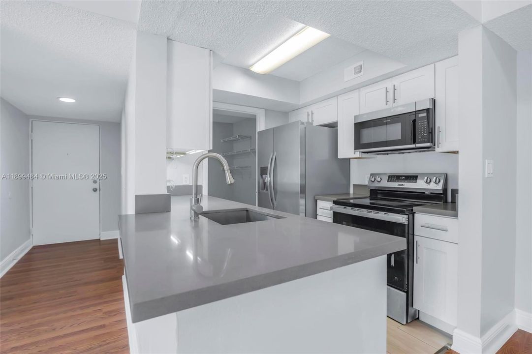 Recently Rented: $2,300 (2 beds, 2 baths, 1030 Square Feet)