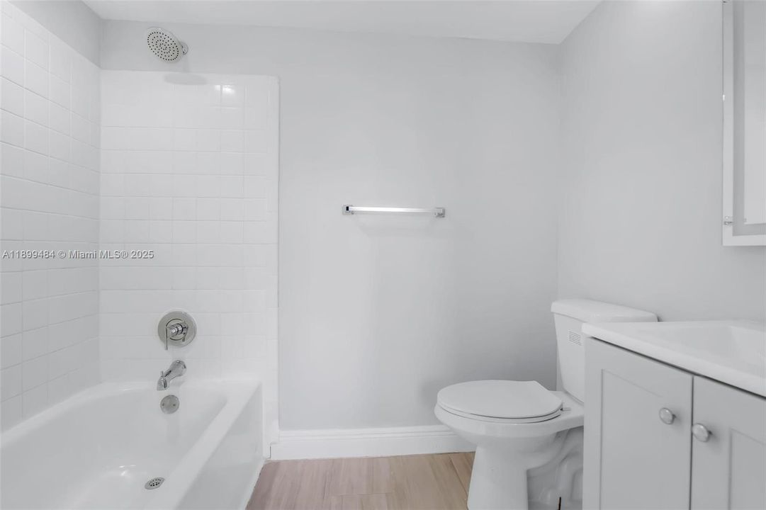 Recently Rented: $2,300 (2 beds, 2 baths, 1030 Square Feet)