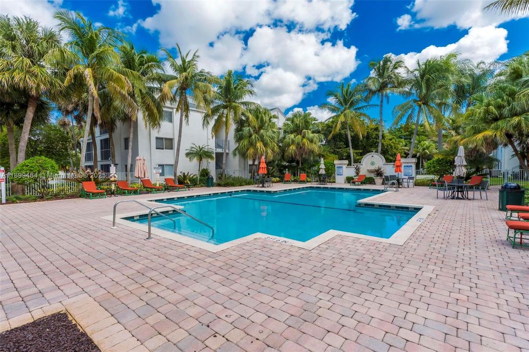 Recently Rented: $2,300 (2 beds, 2 baths, 1030 Square Feet)