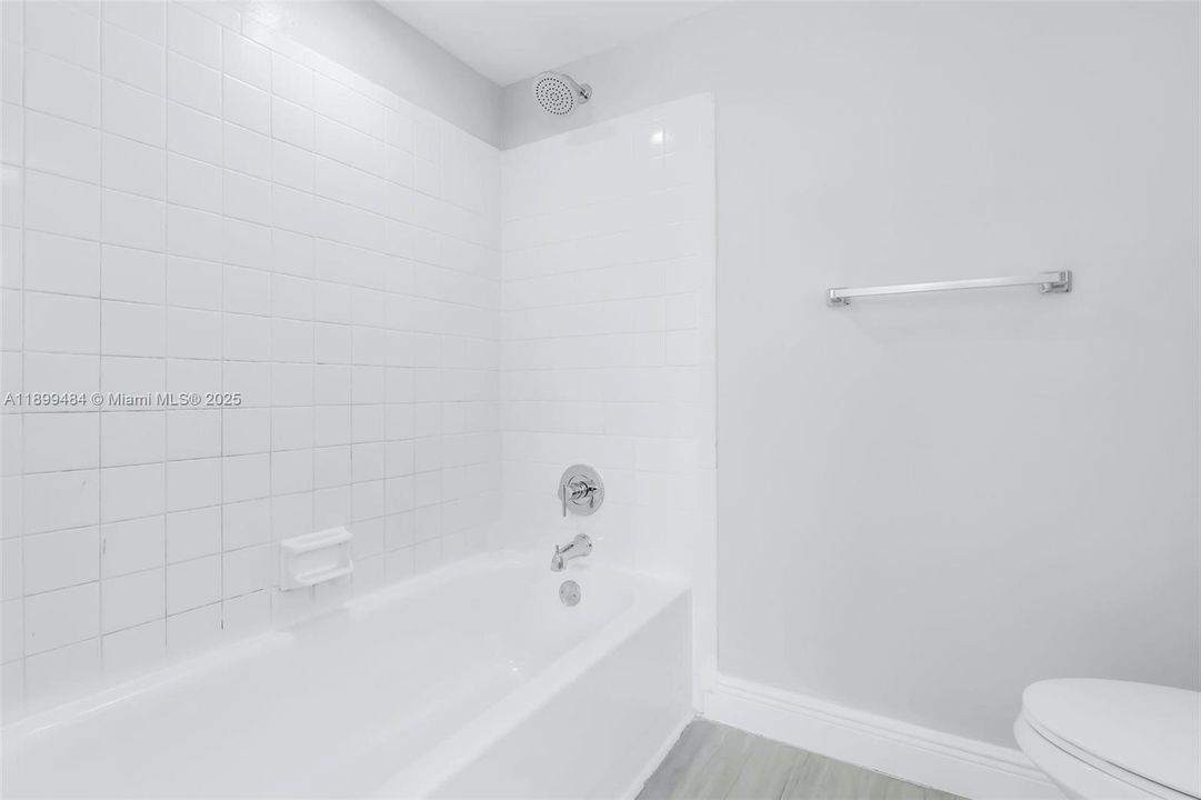 Recently Rented: $2,300 (2 beds, 2 baths, 1030 Square Feet)