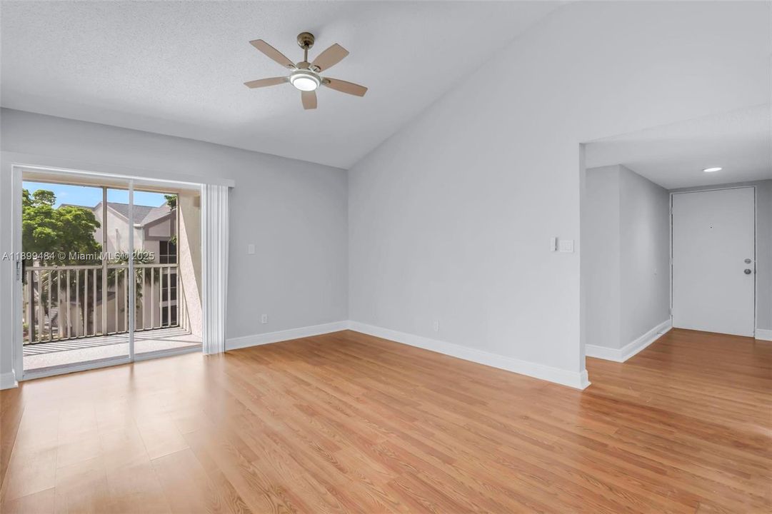 Recently Rented: $2,300 (2 beds, 2 baths, 1030 Square Feet)