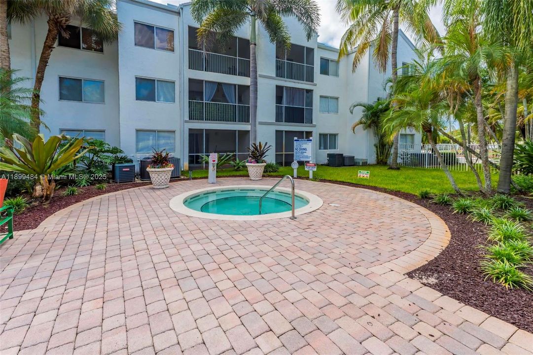 Recently Rented: $2,300 (2 beds, 2 baths, 1030 Square Feet)