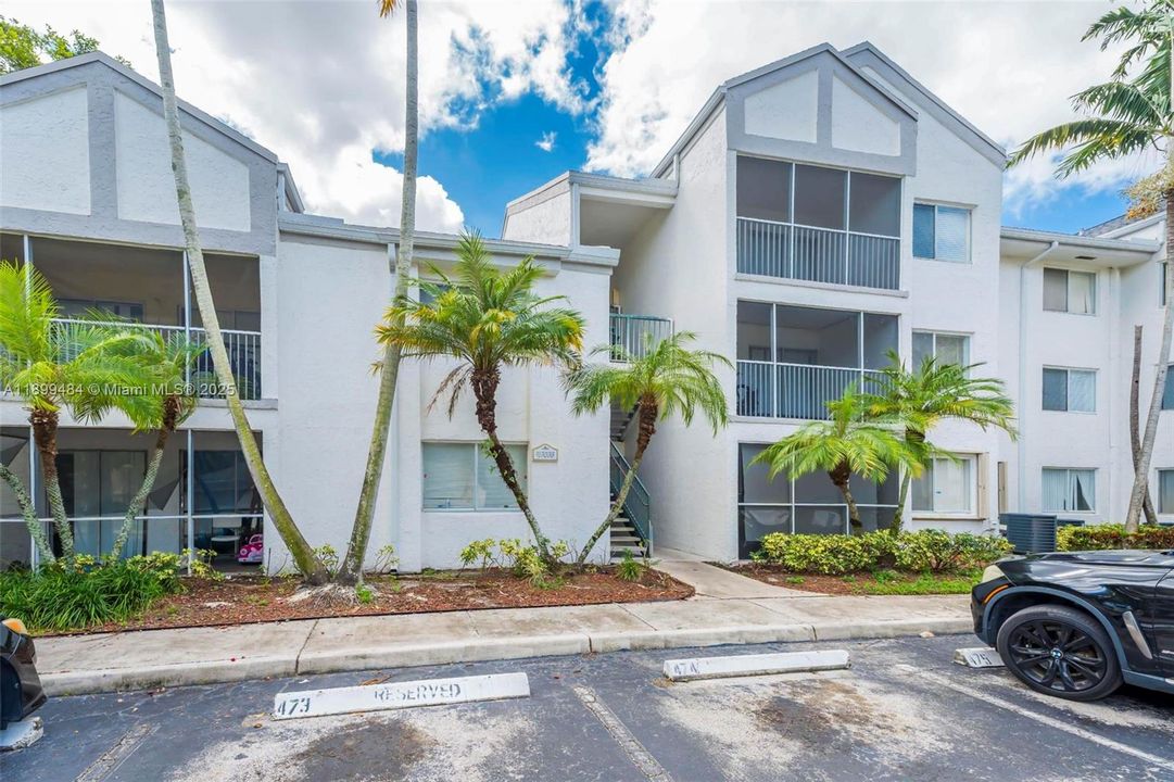 Recently Rented: $2,300 (2 beds, 2 baths, 1030 Square Feet)