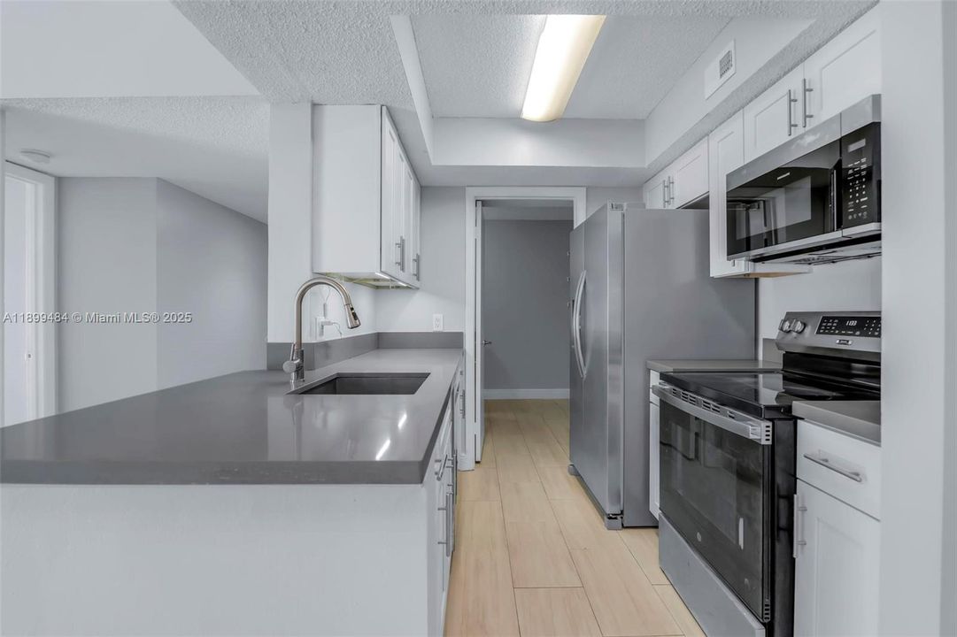 Recently Rented: $2,300 (2 beds, 2 baths, 1030 Square Feet)