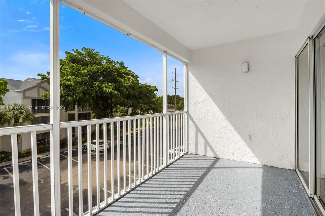 Recently Rented: $2,300 (2 beds, 2 baths, 1030 Square Feet)