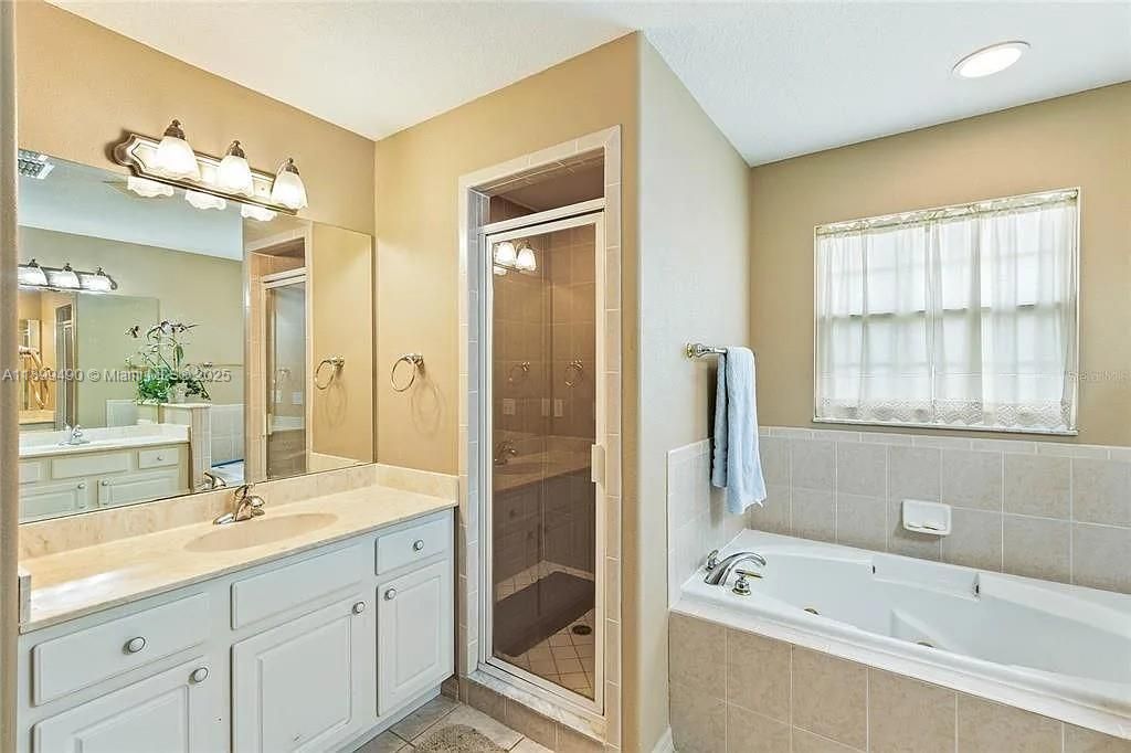 Recently Rented: $3,000 (5 beds, 5 baths, 3148 Square Feet)