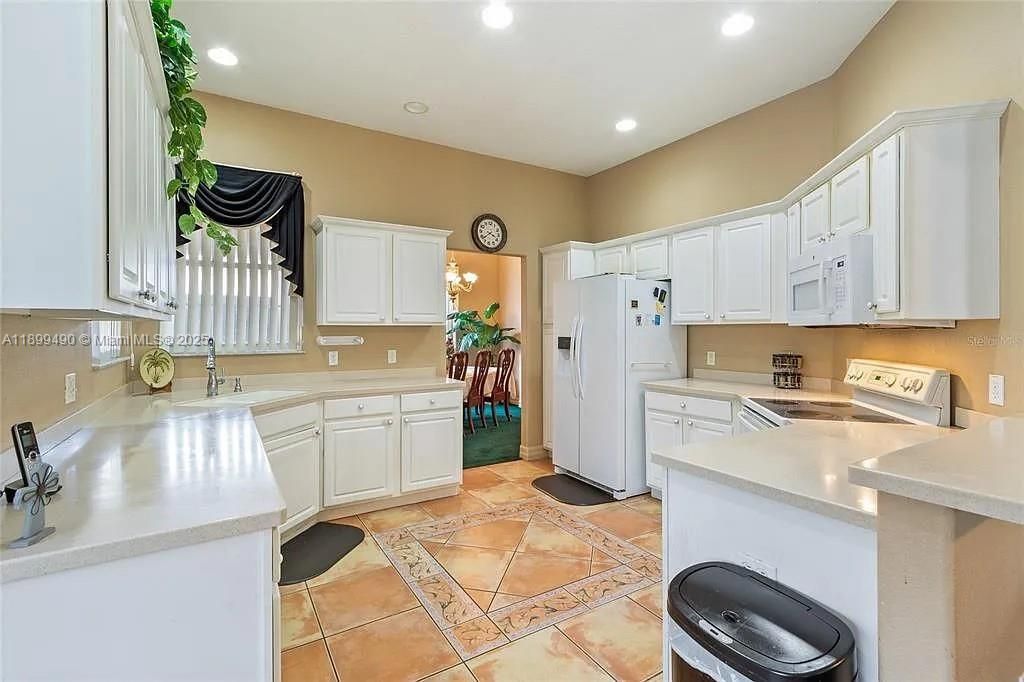 Recently Rented: $3,000 (5 beds, 5 baths, 3148 Square Feet)