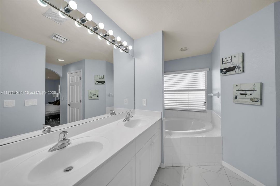 Recently Sold: $309,500 (3 beds, 2 baths, 1646 Square Feet)