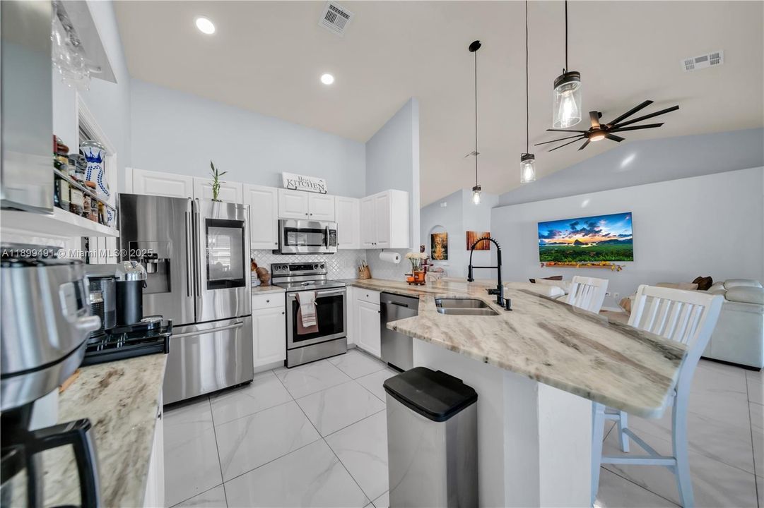 Recently Sold: $309,500 (3 beds, 2 baths, 1646 Square Feet)