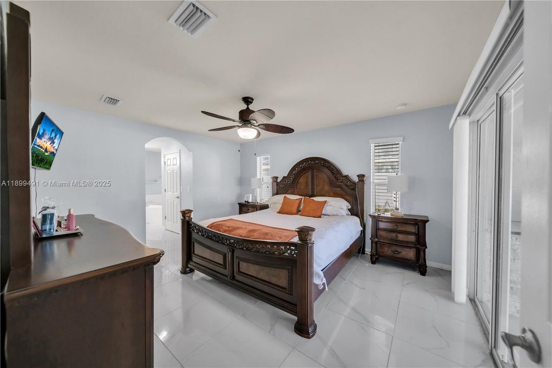 Recently Sold: $309,500 (3 beds, 2 baths, 1646 Square Feet)