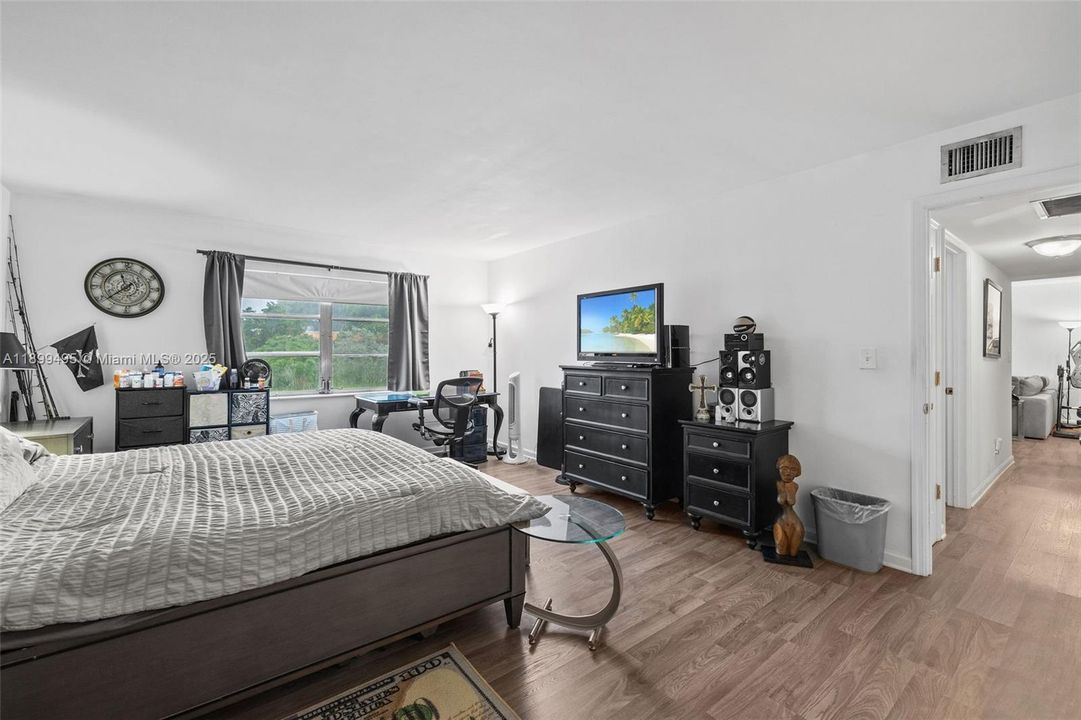 En Venta: $294,000 (2 camas, 2 baños, 1180 Pies cuadrados)