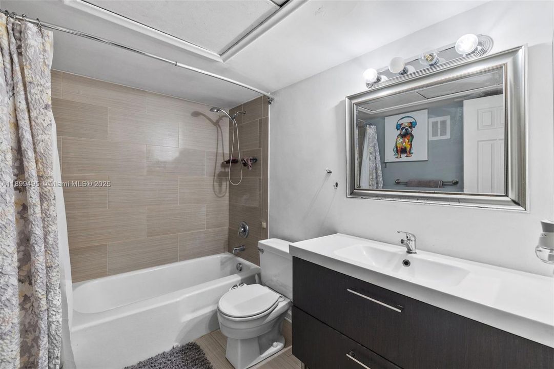 En Venta: $294,000 (2 camas, 2 baños, 1180 Pies cuadrados)