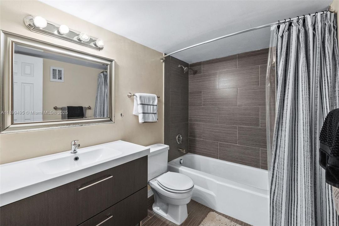 En Venta: $294,000 (2 camas, 2 baños, 1180 Pies cuadrados)