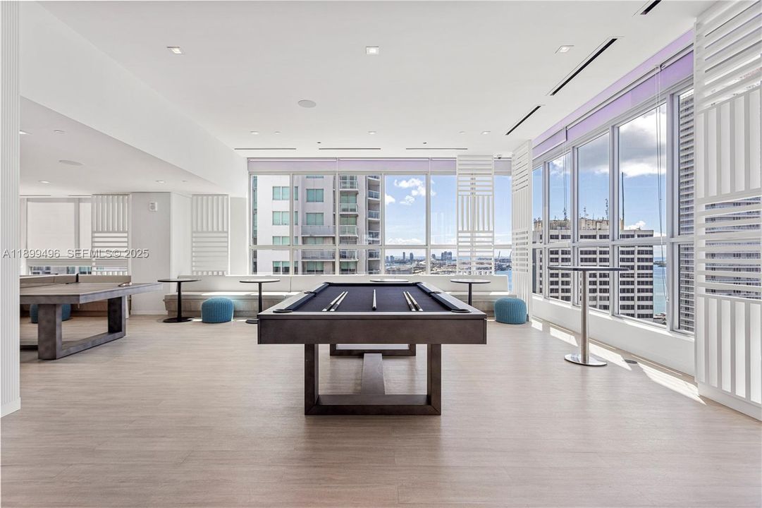 For Sale: $440,000 (1 beds, 1 baths, 599 Square Feet)