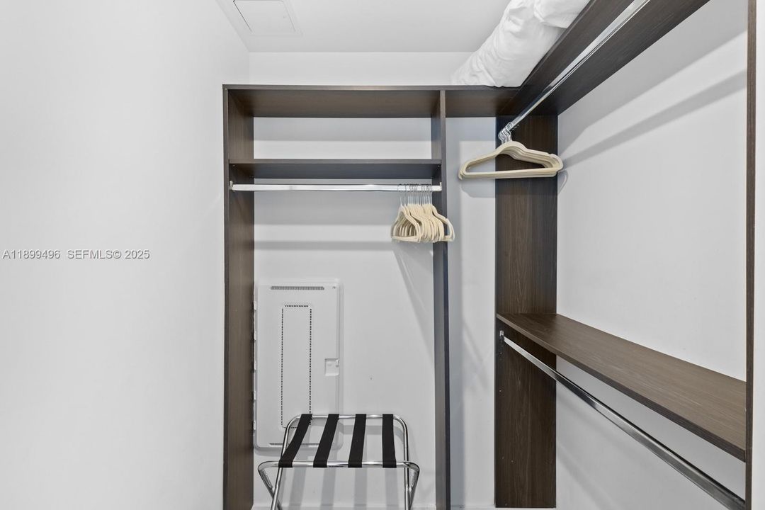 For Sale: $440,000 (1 beds, 1 baths, 599 Square Feet)